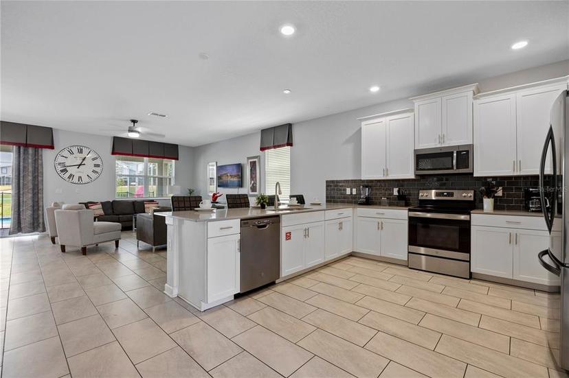 Picture of 641 Pebble Beach Drive, Davenport FL 33896