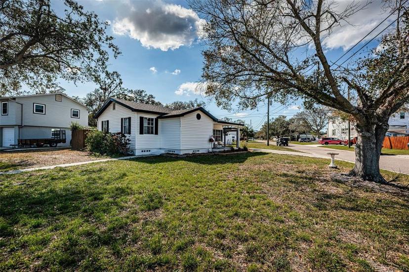 Picture of 6254 Pershing Street Ne, St Petersburg FL 33702