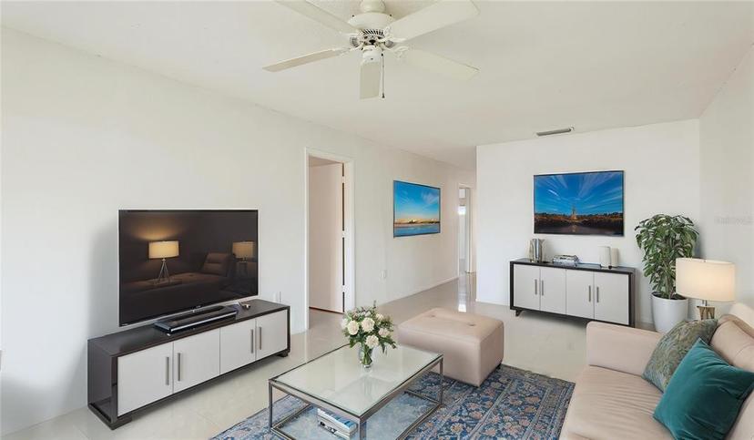Picture of 2782 Woodgate Lane Unit 18, Sarasota FL 34231