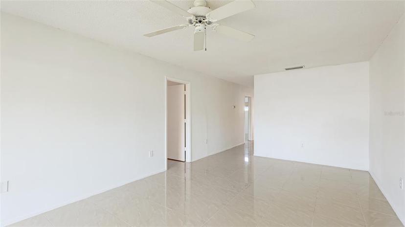 Picture of 2782 Woodgate Lane Unit 18, Sarasota FL 34231