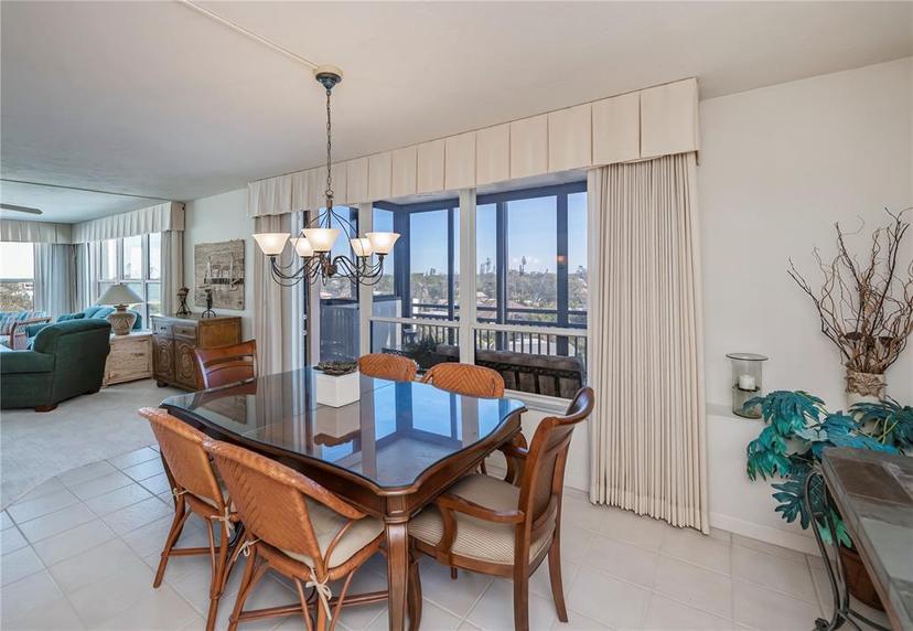 Picture of 627 Alhambra Road Unit 601, Venice FL 34285