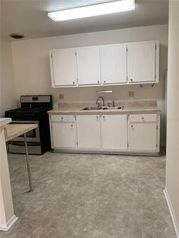 Picture of 1700 SW 16Th Court Unit J-23, Gainesville, FL 32608