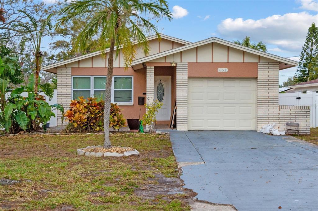 Picture of 651 Southwest Boulevard N, St Petersburg, FL 33703