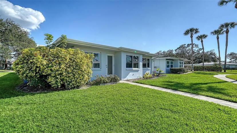 Picture of 1366 Stafford Lane Unit 1420, Sarasota FL 34232