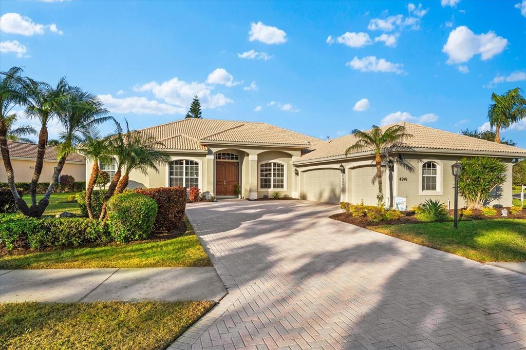 Picture of 4941 Bridgehampton Boulevard, Sarasota, FL 34238