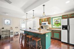 Picture of 7206 Earlwood Avenue, Mount Dora, FL 32757
