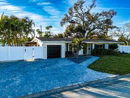 Picture of 4292 Maple Street Ne, St Petersburg, FL 33703