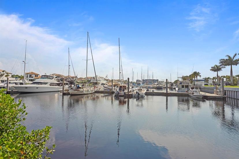 Picture of 423 Bahia Beach Boulevard, Ruskin FL 33570