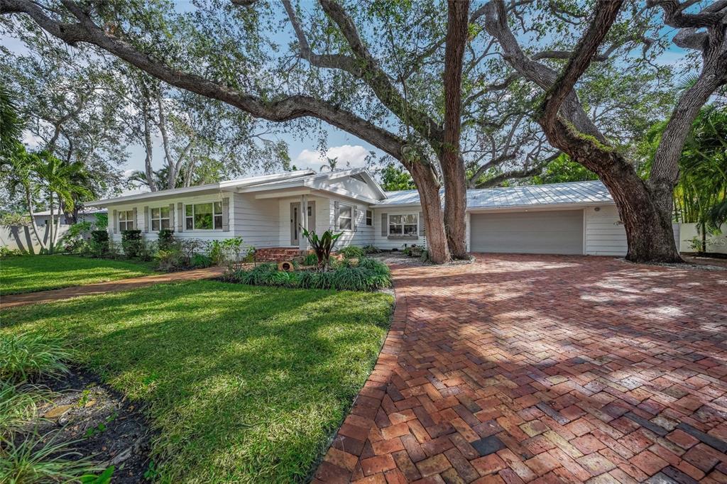 Picture of 3331 Old Oak Drive, Sarasota, FL 34239