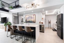 Picture of 1990 Main Street Unit 6, Sarasota, FL 34236