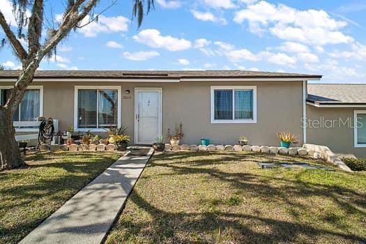 Picture of 30215 Tavares Ridge Boulevard Unit 11, Tavares, FL 32778