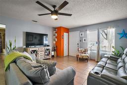 Picture of 30215 Tavares Ridge Boulevard Unit 11, Tavares, FL 32778
