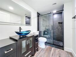 Picture of 712 N Elm Street, Englewood, FL 34223