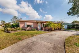 Picture of 2351 Leslee Lake Drive N, St Petersburg, FL 33713