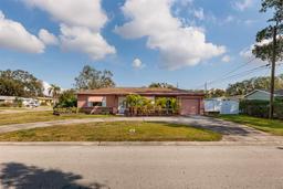 Picture of 2351 Leslee Lake Drive N, St Petersburg, FL 33713