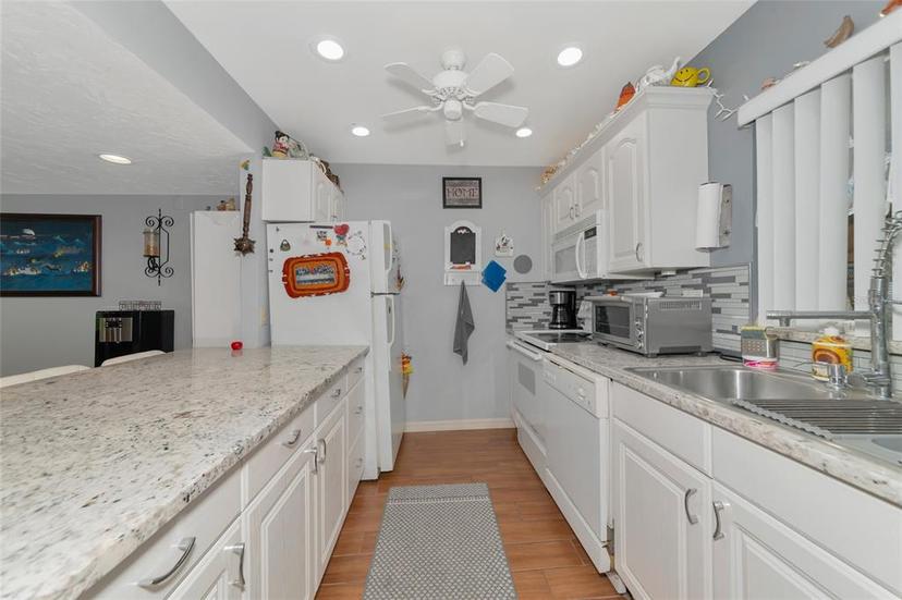 Picture of 3206 Ramblewood Drive N Unit 18D, Sarasota FL 34237