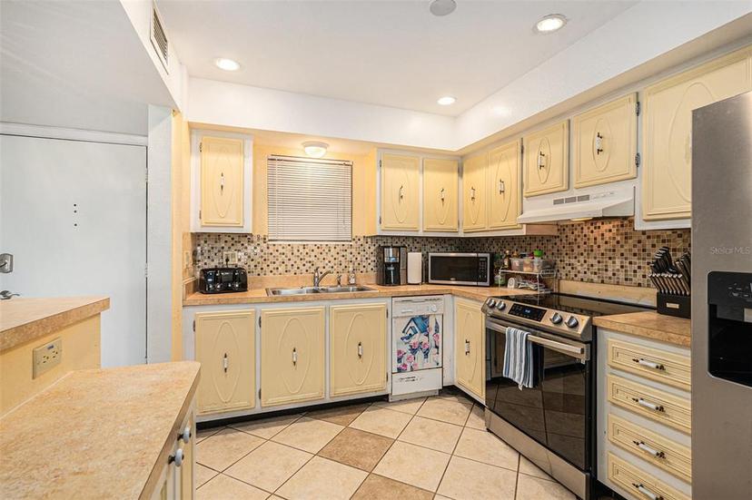 Picture of 801 83Rd Avenue N Unit 215, St Petersburg FL 33702