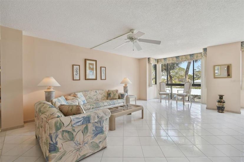 Picture of 644 Island Way Unit 206, Clearwater FL 33767