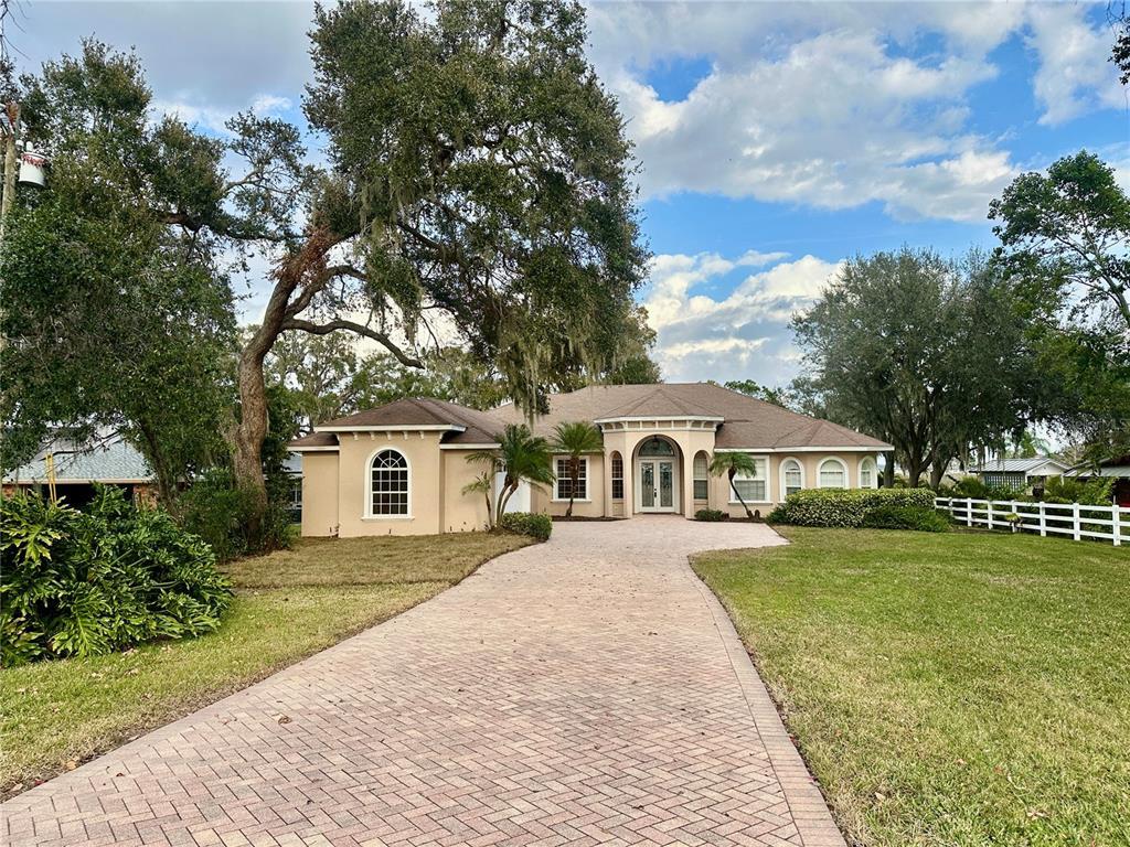 Picture of 1006 W Lake Hamilton Drive, Winter Haven, FL 33881