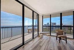 Picture of 2413 Bayshore Boulevard Unit 1004, Tampa, FL 33629