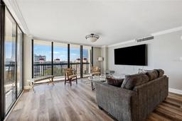 Picture of 2413 Bayshore Boulevard Unit 1004, Tampa, FL 33629