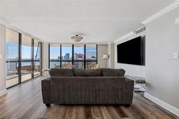 Picture of 2413 Bayshore Boulevard Unit 1004, Tampa, FL 33629