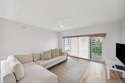 Picture of 960 Starkey Road Unit 10301, Largo, FL 33771