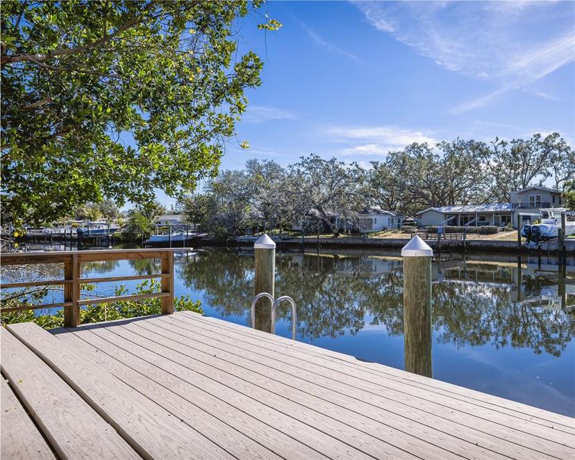 Picture of 1060 Water Oak Court Ne, St Petersburg FL 33703