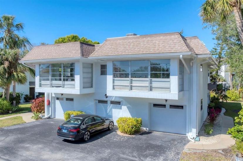 Picture of 527 Sutton Place Unit T-12, Longboat Key FL 34228