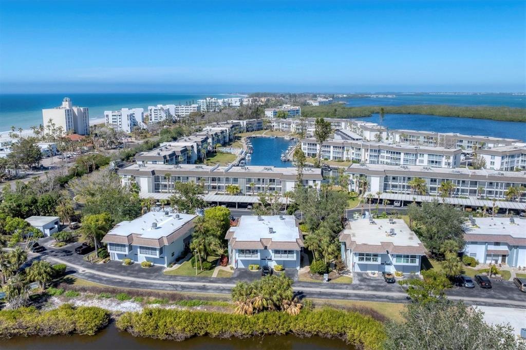 Picture of 527 Sutton Place Unit T-12, Longboat Key, FL 34228