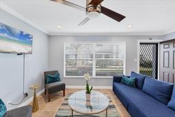 Picture of 527 Sutton Place Unit T-12, Longboat Key, FL 34228