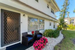 Picture of 527 Sutton Place Unit T-12, Longboat Key, FL 34228