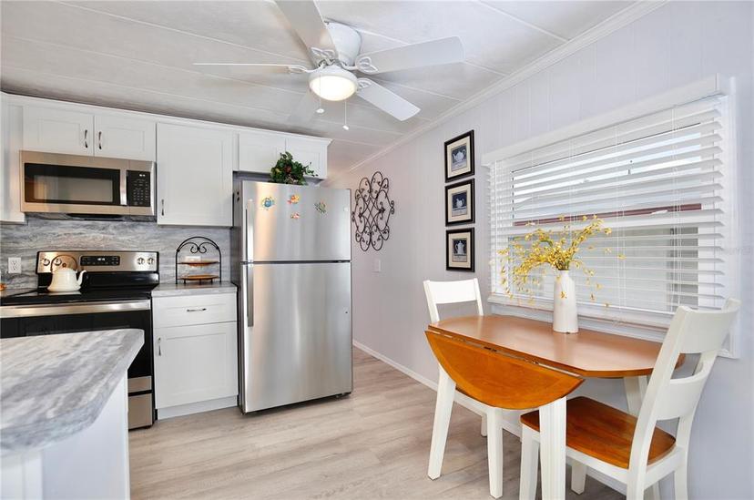 Picture of 662 Sinclair Circle, Tavares FL 32778