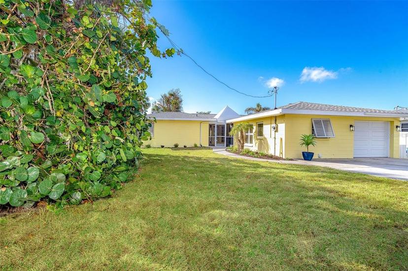 Picture of 275 North Drive, Englewood FL 34223