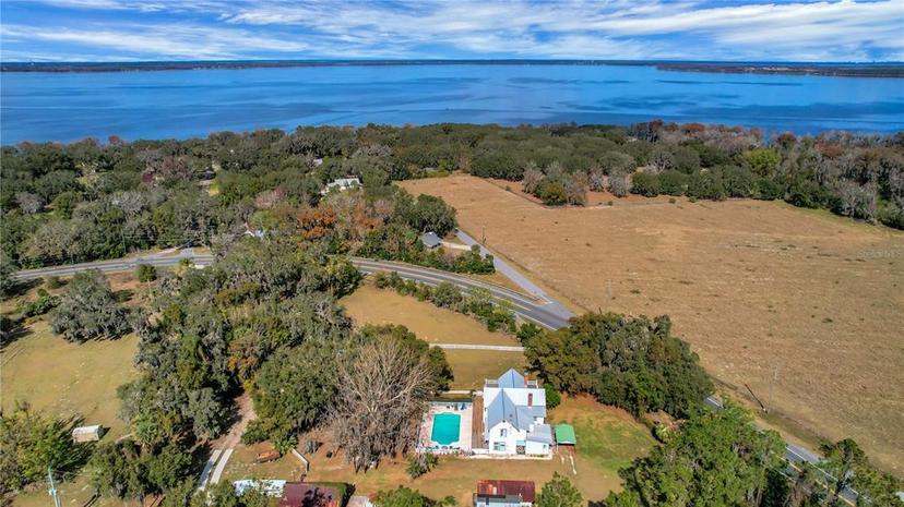 Picture of 9210 County Road 48, Yalaha FL 34797