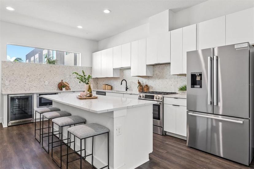 Picture of 881 6Th Avenue S, St Petersburg FL 33701