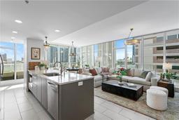 Picture of 145 2Nd Avenue S Unit 523, St Petersburg, FL 33701