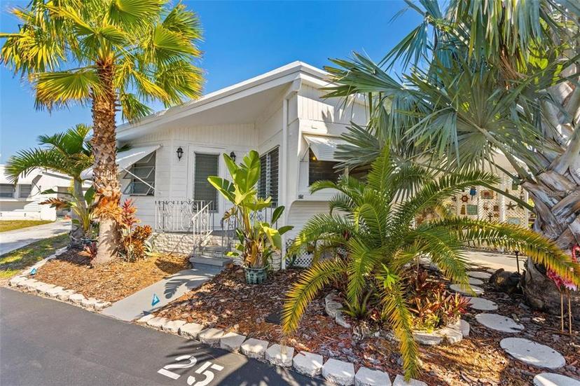 Picture of 4851 W Gandy Boulevard Unit B2L25, Tampa FL 33611