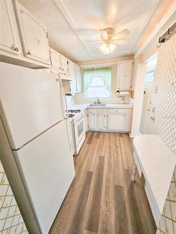Picture of 6075 Shore Boulevard S Unit 605, Gulfport, FL 33707