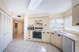 Picture of 6171 Bahia Del Mar Boulevard Unit 116, St Petersburg, FL 33715