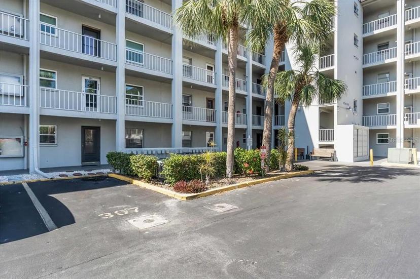 Picture of 3050 Lake Bayshore Drive Unit O-108, Bradenton FL 34205