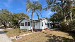Picture of 214 N New Hampshire Avenue, Tavares, FL 32778