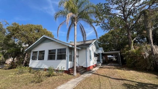 Picture of 214 N New Hampshire Avenue, Tavares, FL 32778