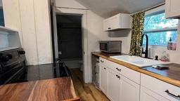 Picture of 214 N New Hampshire Avenue, Tavares, FL 32778