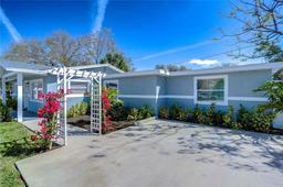 Picture of 245 58Th Street N, St Petersburg, FL 33710