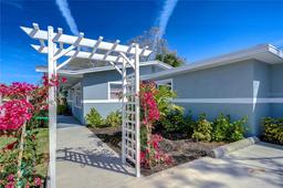 Picture of 245 58Th Street N, St Petersburg, FL 33710