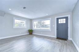Picture of 245 58Th Street N, St Petersburg, FL 33710