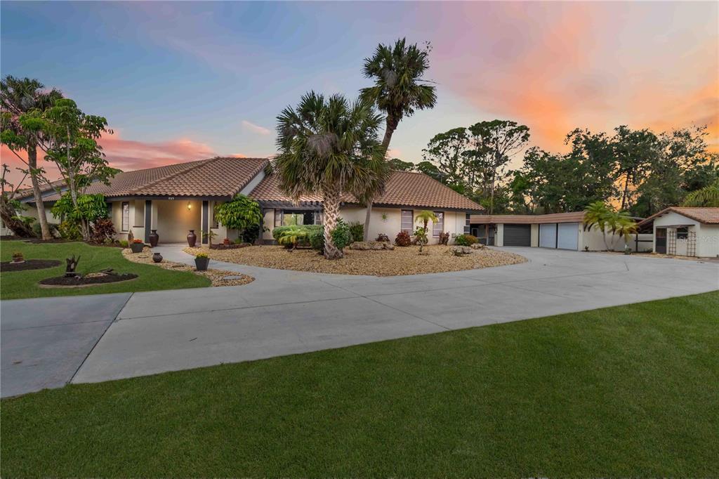 Picture of 265 Beaver Court, Venice, FL 34292