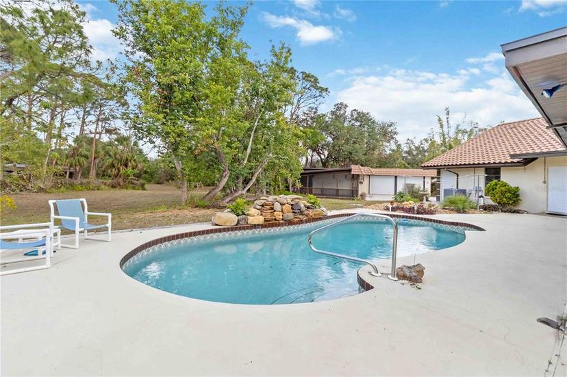 Picture of 265 Beaver Court, Venice FL 34292