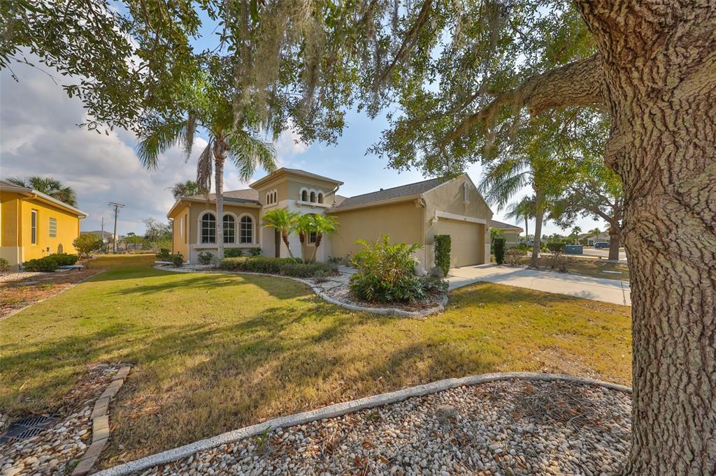 Picture of 918 Regal Manor Way, Sun City Center, FL 33573